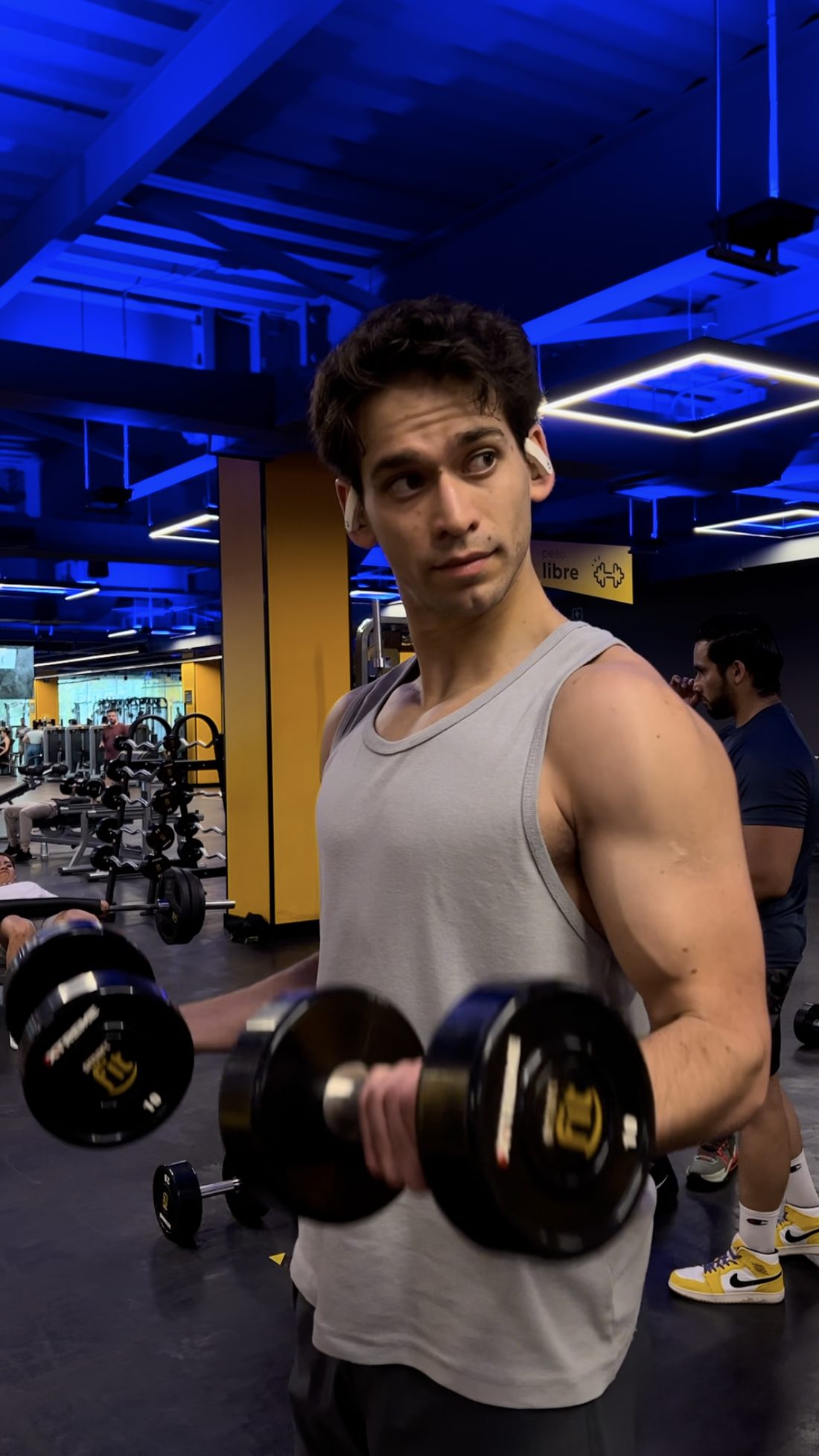 Luciano Baraldi entrenando en el gimnasio